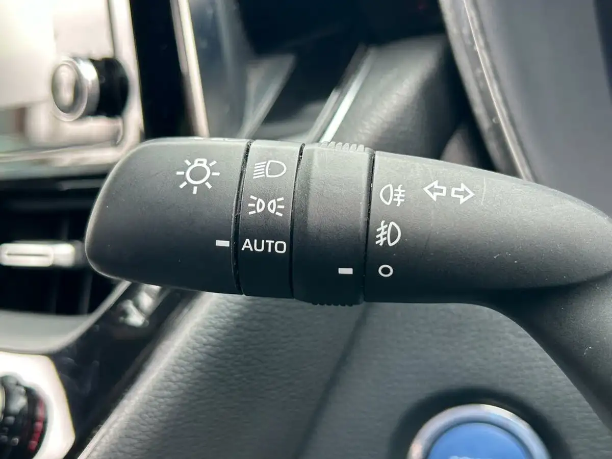 2019-toyota-corolla-18-vvt-i-excel-trk-hatchback-big-24