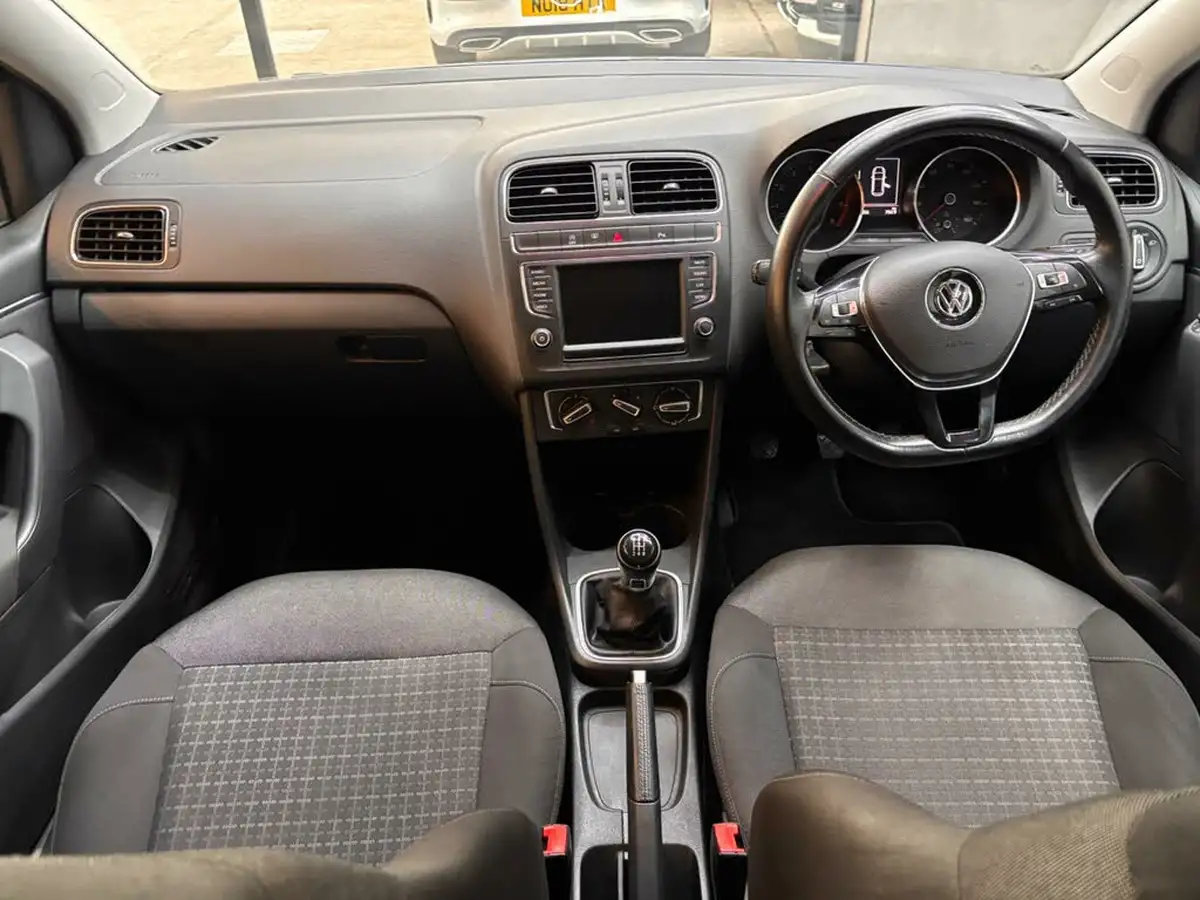 2016-volkswagen-polo-10-se-60ps-5d-big-23