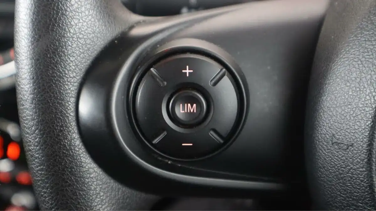 2020-mini-cooper-15-cooper-classic-hatchback-3d-big-21