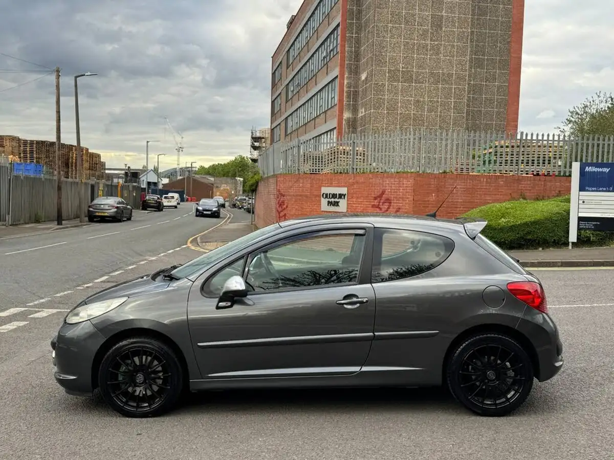 2008-peugeot-207-16-gti-big-7