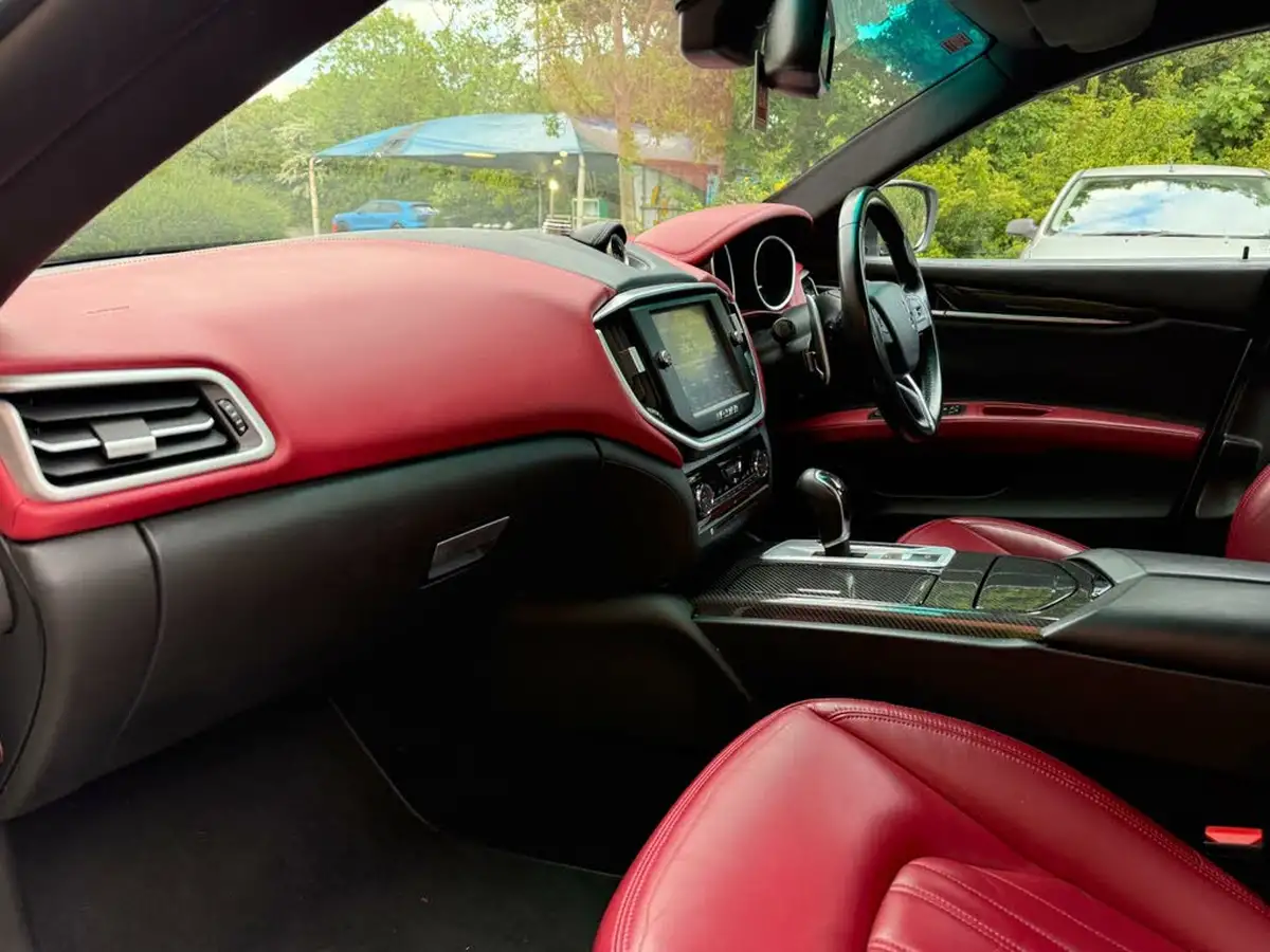 2015-maserati-ghibli-30-big-22