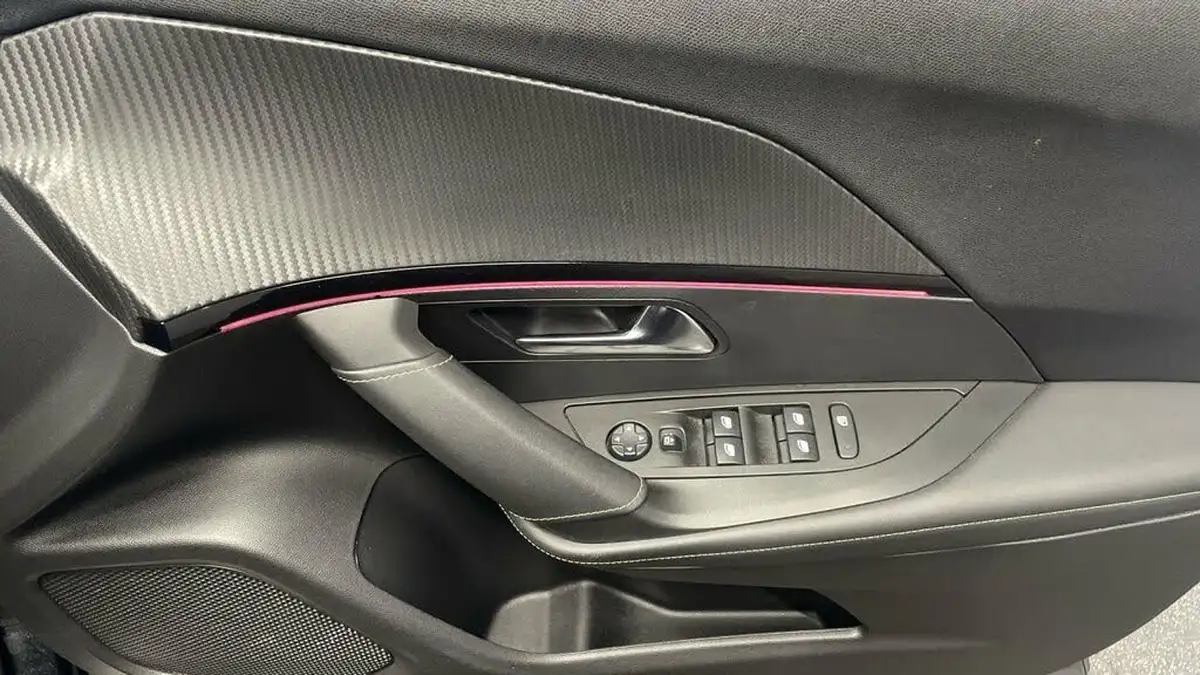 2022-peugeot-2008-suv-e-gt-big-24