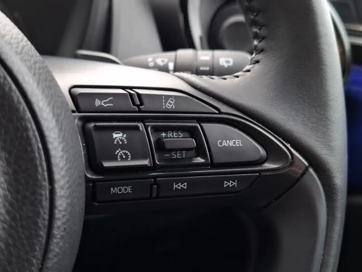 2022-toyota-aygo-x-10-vvt-i-exclusive-cvt-big-13