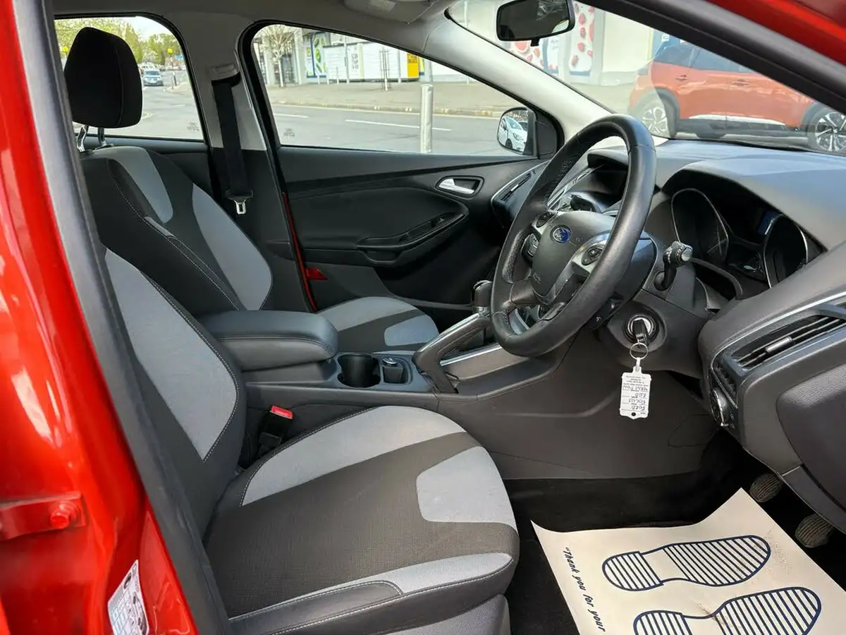2011-ford-focus-16-zetec-ti-vct-125ps-hatchback-5d-big-13