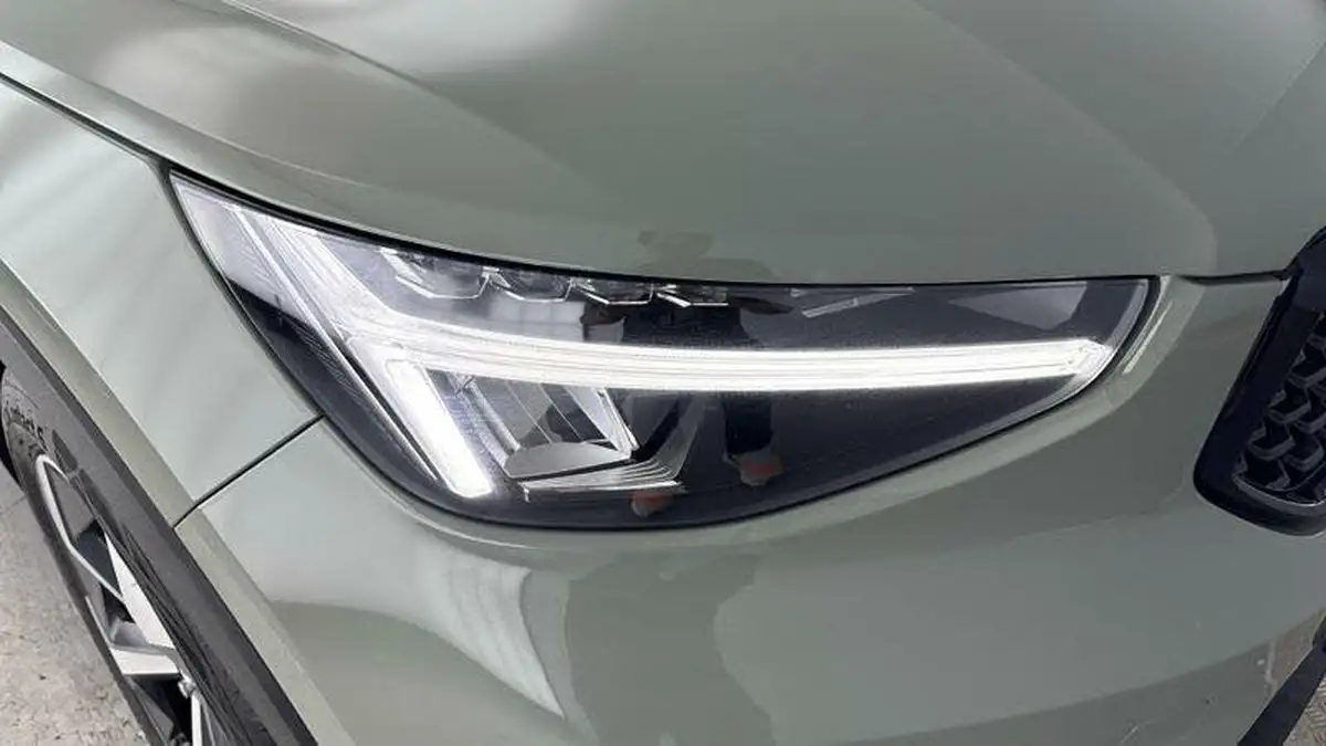 2024-volvo-xc40-20-b3-plus-big-37