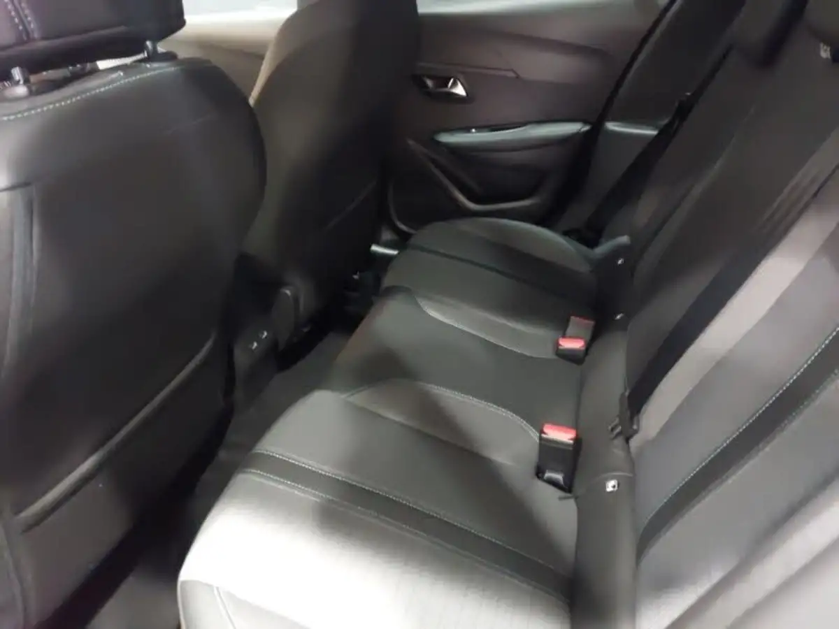 2023-peugeot-208-12-puretech-allure-premium-130ps-eat8-big-5