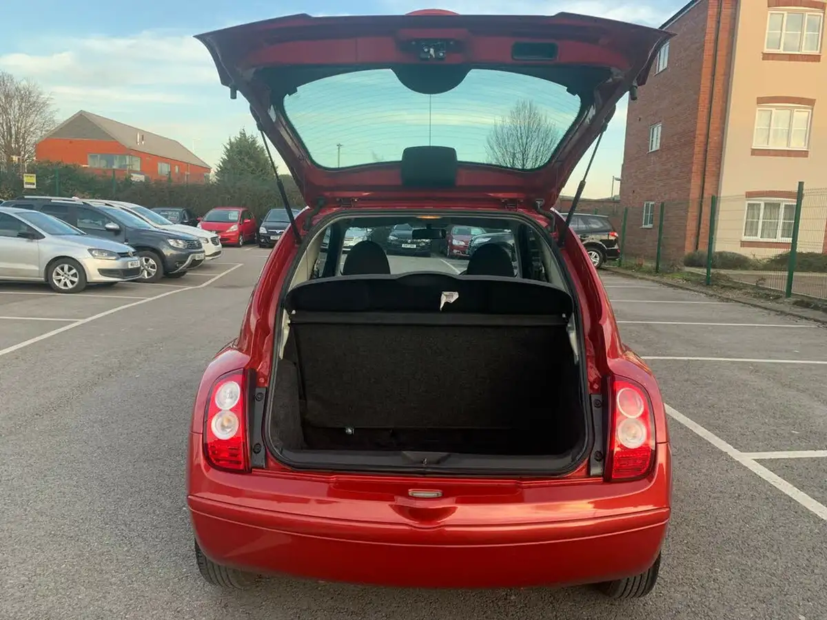 2010-nissan-micra-12-visia-79bhp-3d-1240cc-big-9