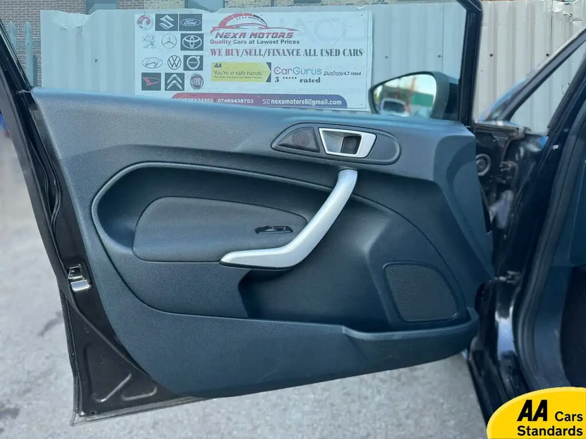2011-ford-fiesta-125-zetec-5d-big-13