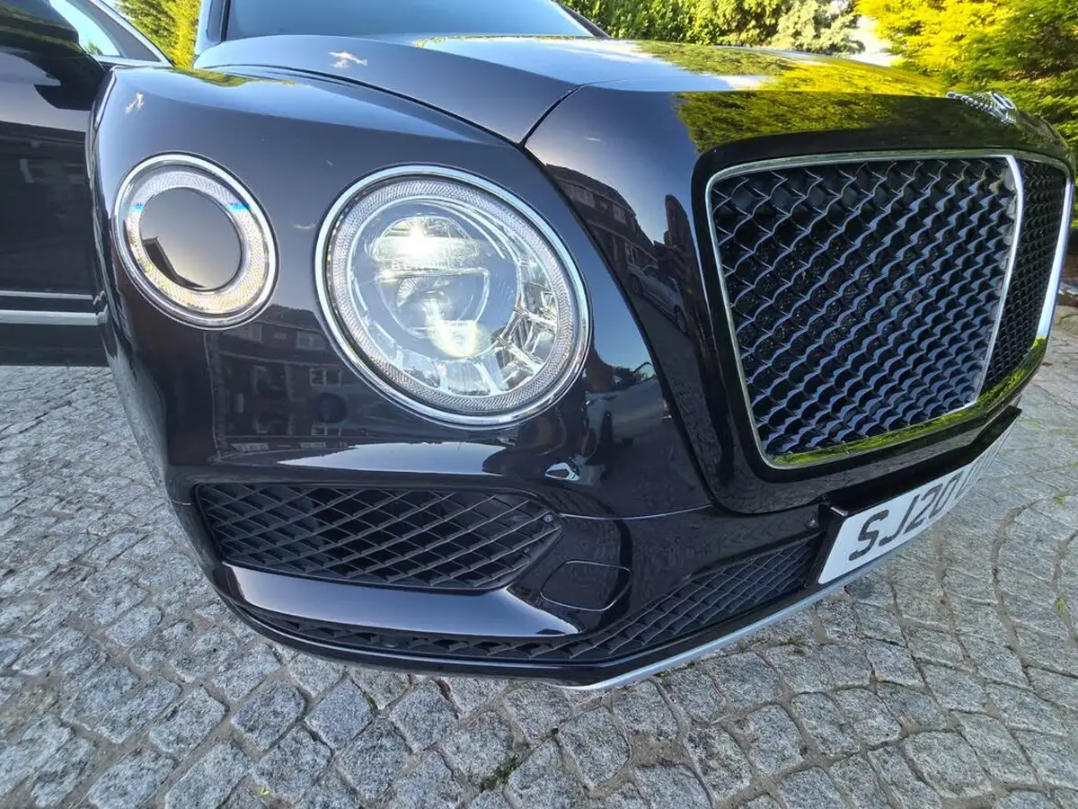 2019-bentley-bentayga-40-v8-big-24