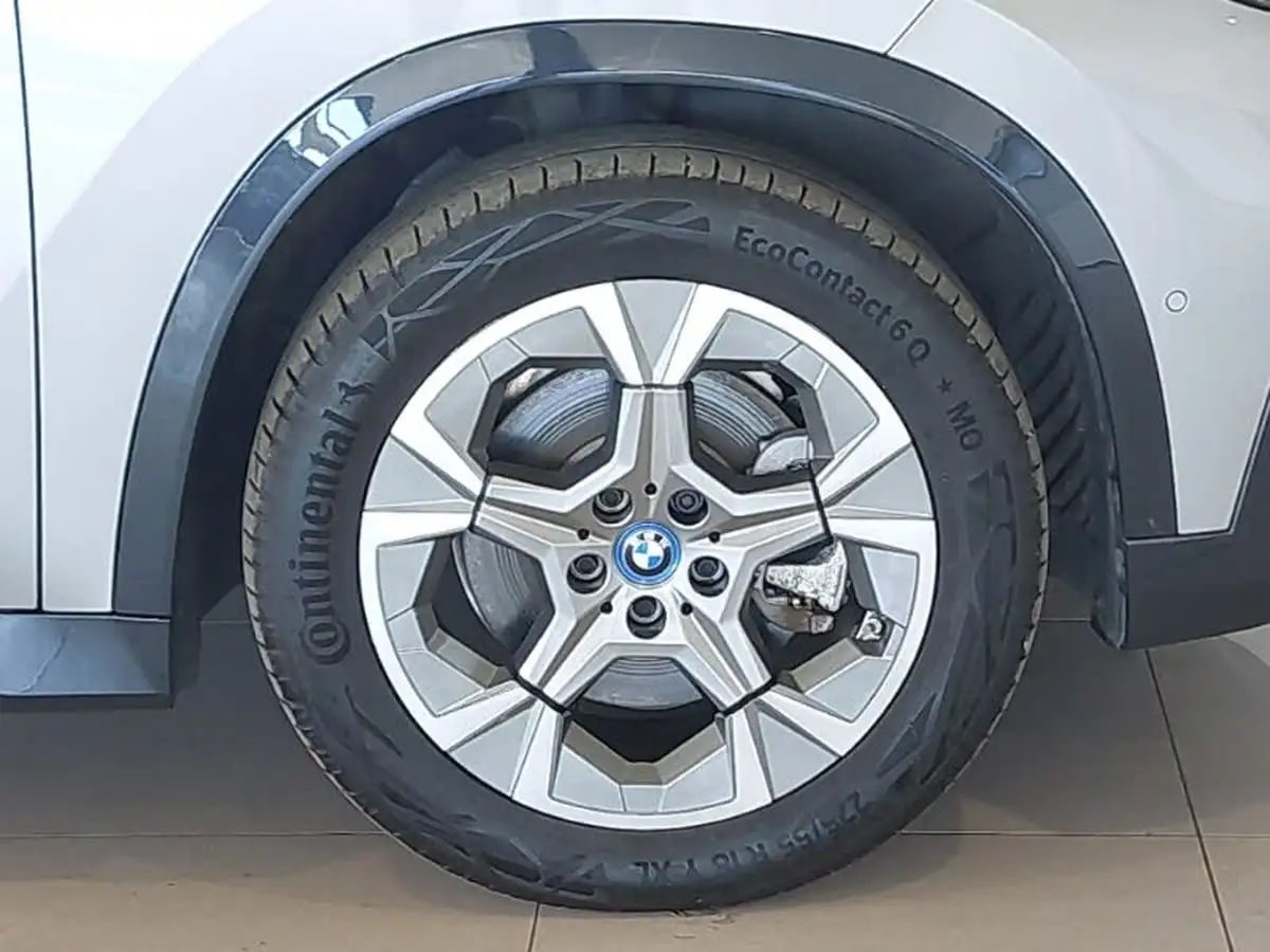 2023-bmw-ix1-e-xdrive30-xline-big-13