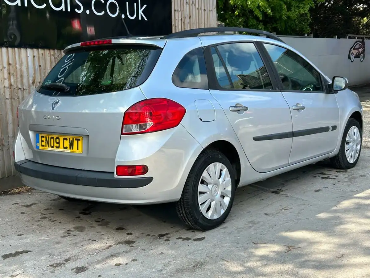 2009-renault-clio-12-expression-16v-75bhp-ac-estate-big-14
