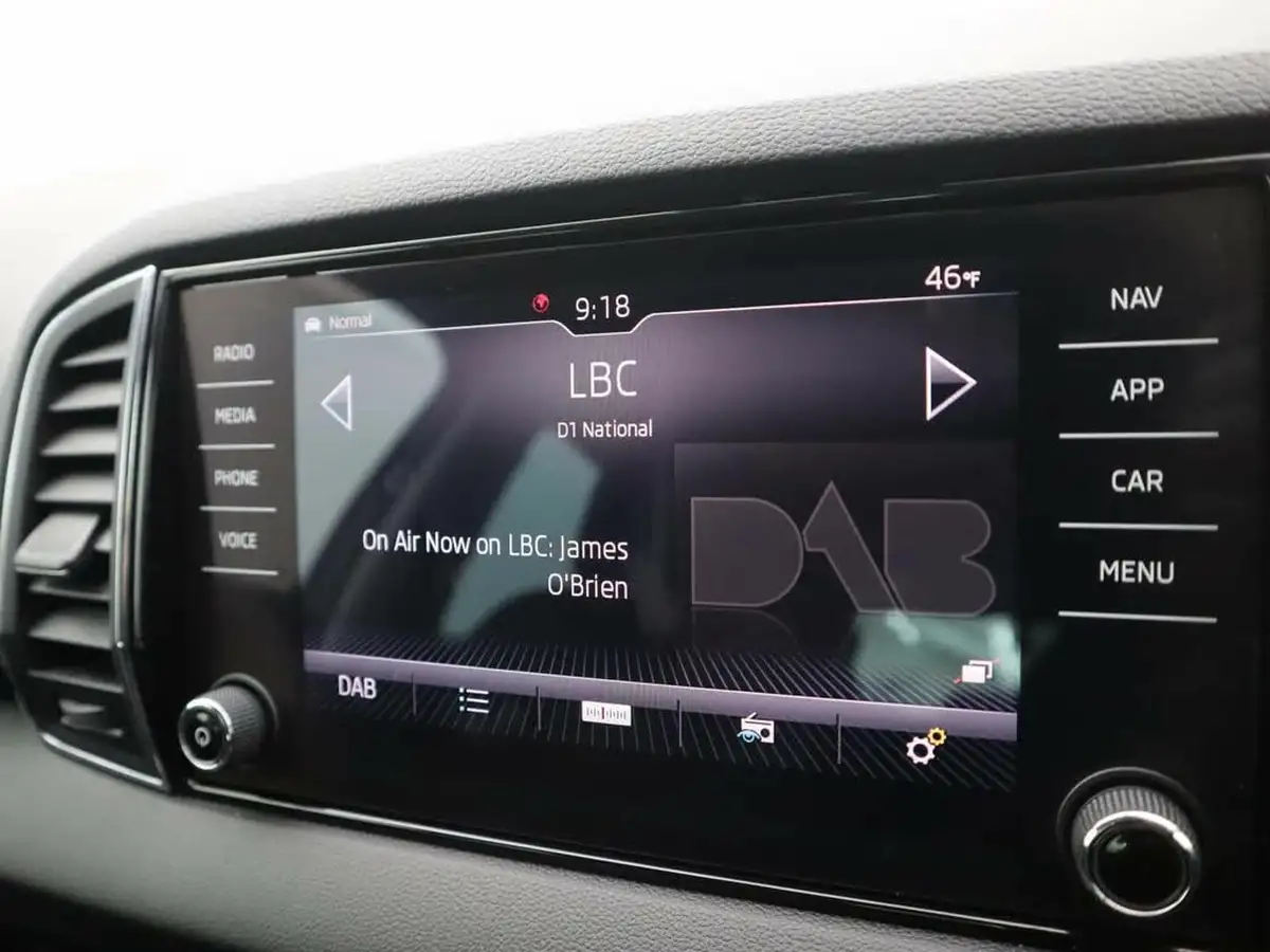 2018-skoda-karoq-15-tsi-se-l-ss-dsg-big-11