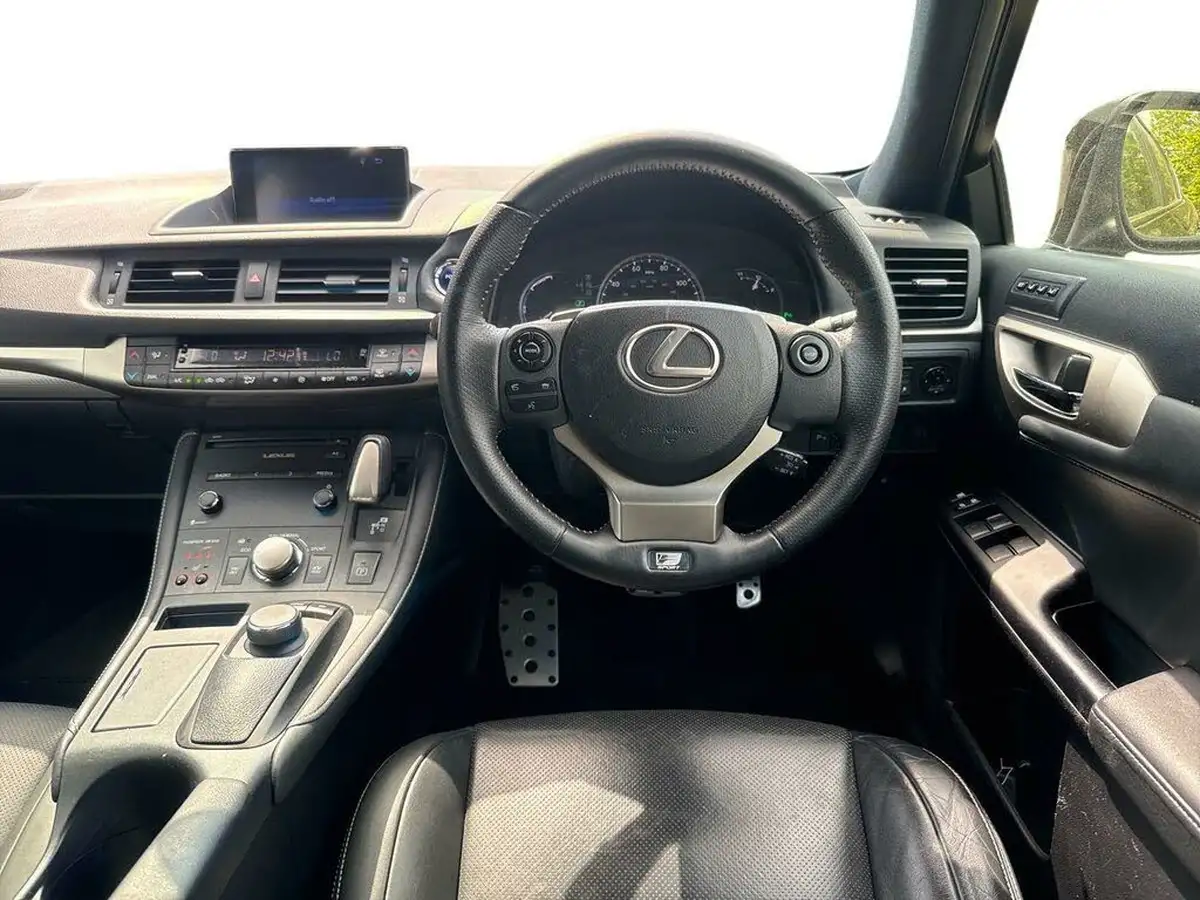 2016-lexus-ct-200h-18-f-sport-big-11