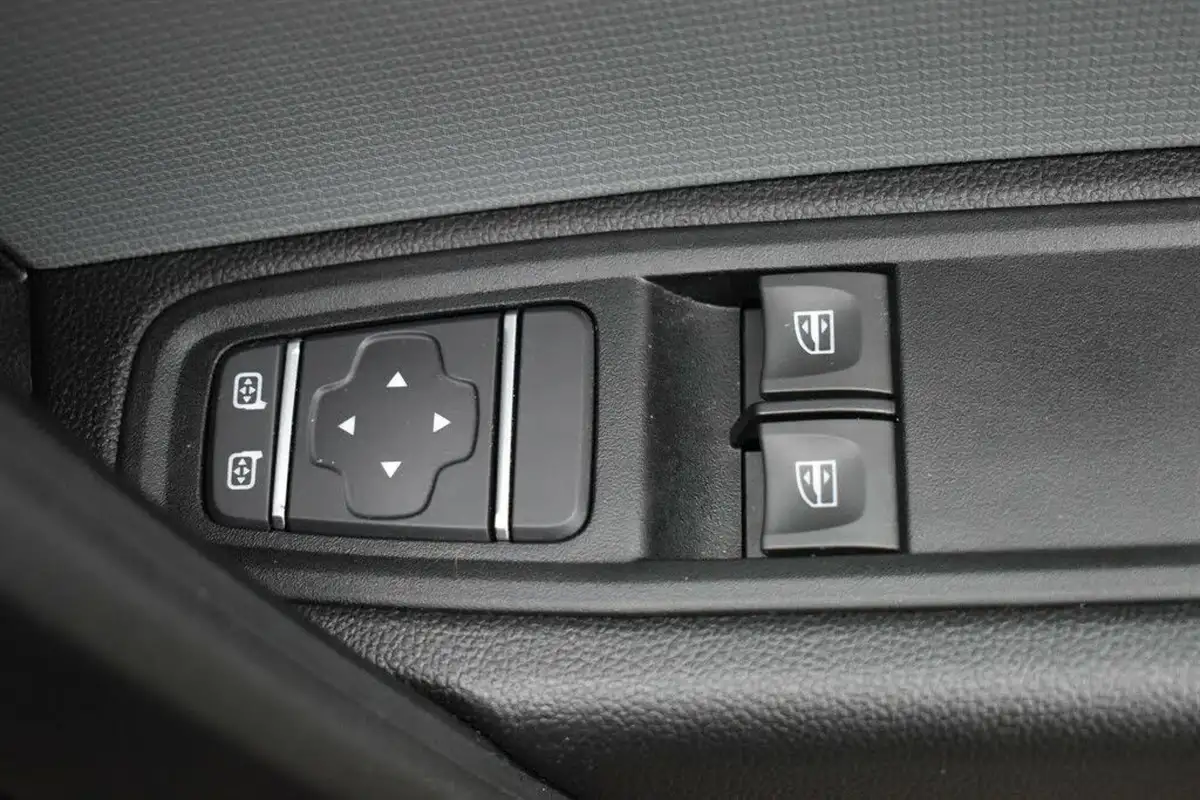2024-renault-kangoo-e-ll21-e-tech-advance-rc-panel-big-17
