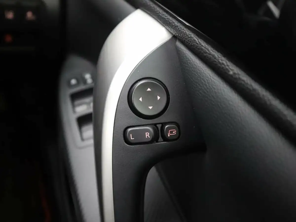 2018-mitsubishi-eclipse-cross-15-first-edition-big-27
