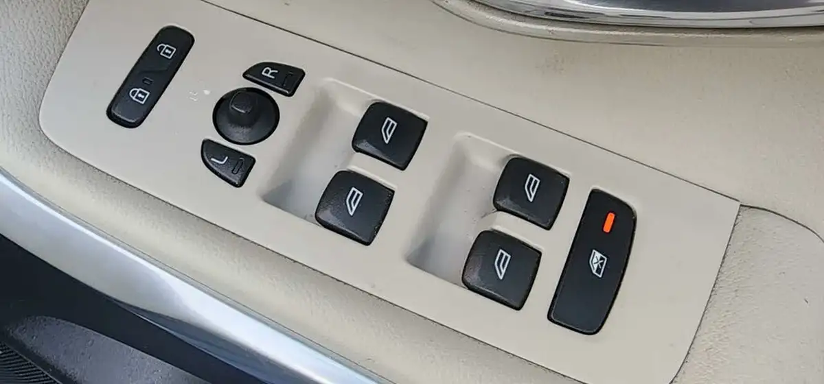 2014-volvo-v40-16td-d2-se-lux-powershift-big-18