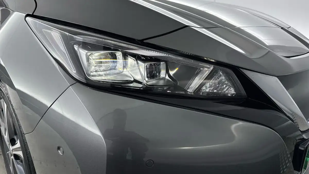 2021-nissan-leaf-e-e-tekna-big-23