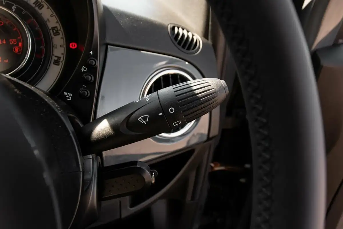 2020-fiat-500-10-lounge-big-16