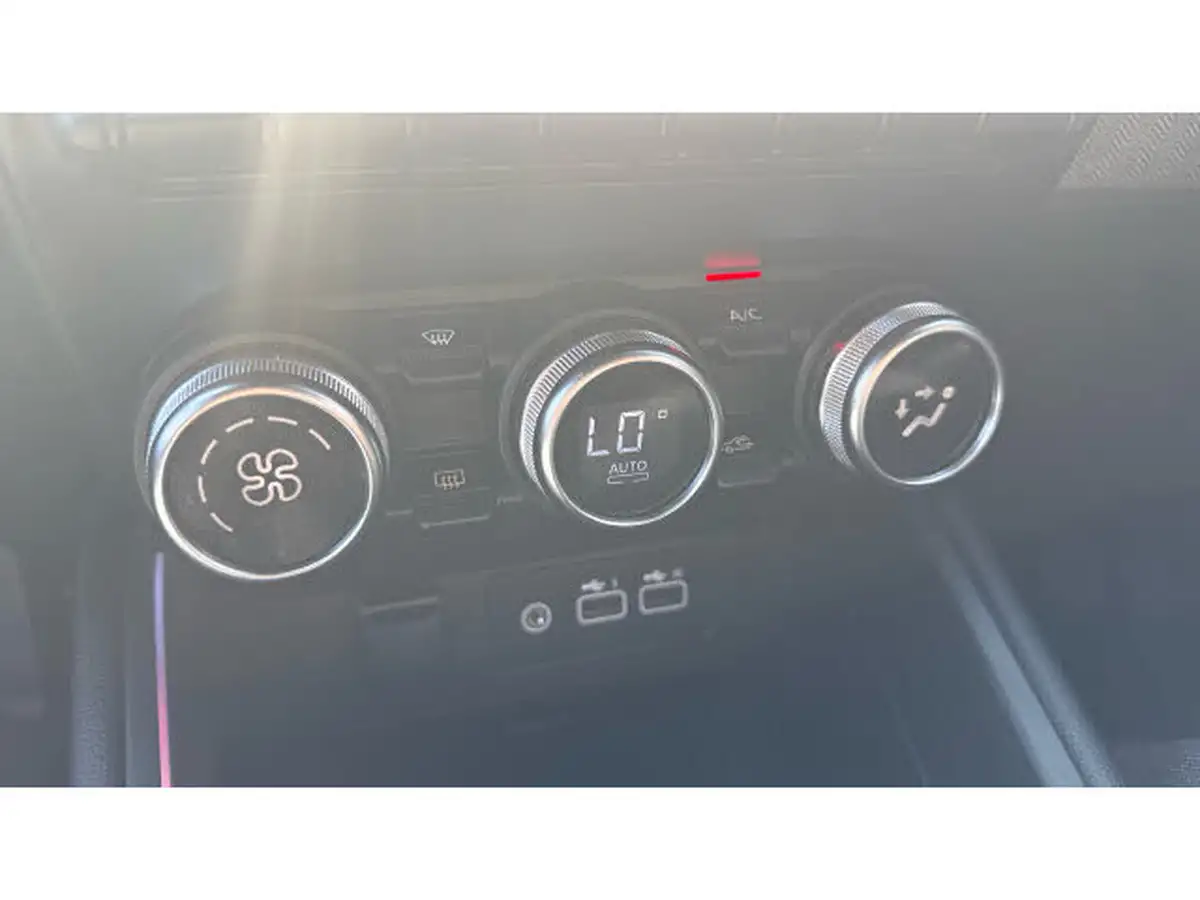 2024-renault-clio-10-tce-techno-big-36