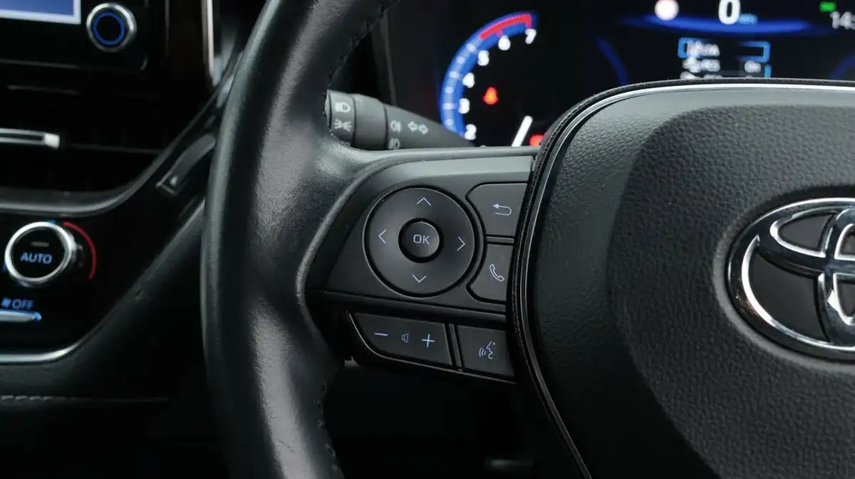 2022-toyota-corolla-18-vvt-i-icon-120bhp-trk-hatchback-5d-big-22
