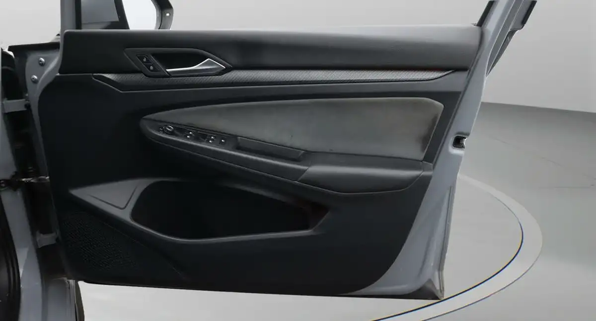 2021-volkswagen-golf-big-24