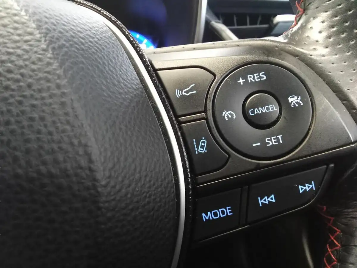 2021-toyota-corolla-18-vvt-i-gr-sport-17in-alloy-wheelstrk-touring-sports-big-25