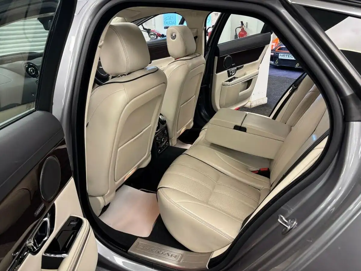 2014-jaguar-xj-series-30td-xj-portfolio-swb-auto-big-31