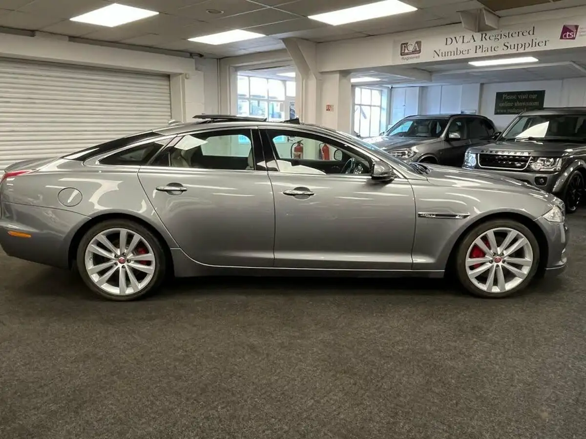 2014-jaguar-xj-series-30td-xj-portfolio-swb-auto-big-10