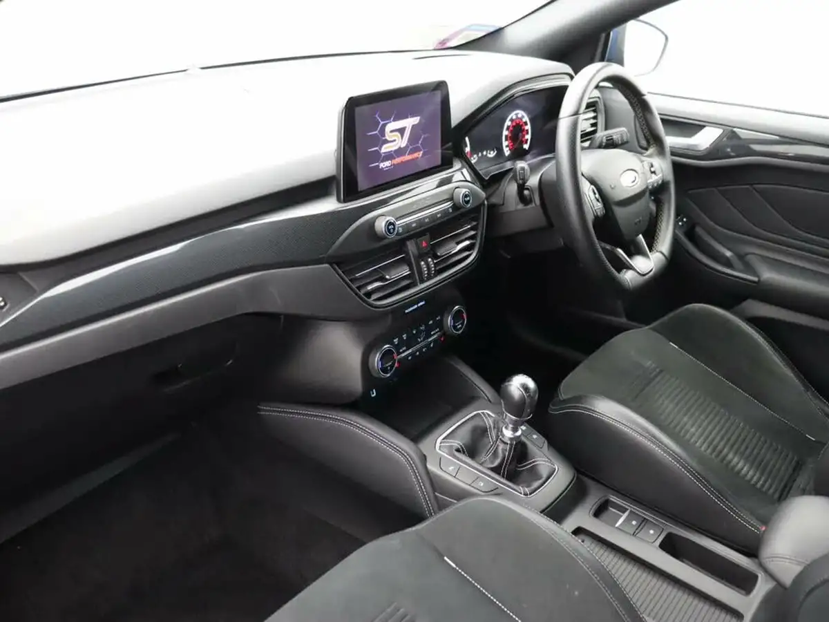 2020-ford-focus-20-st-hatchback-big-7