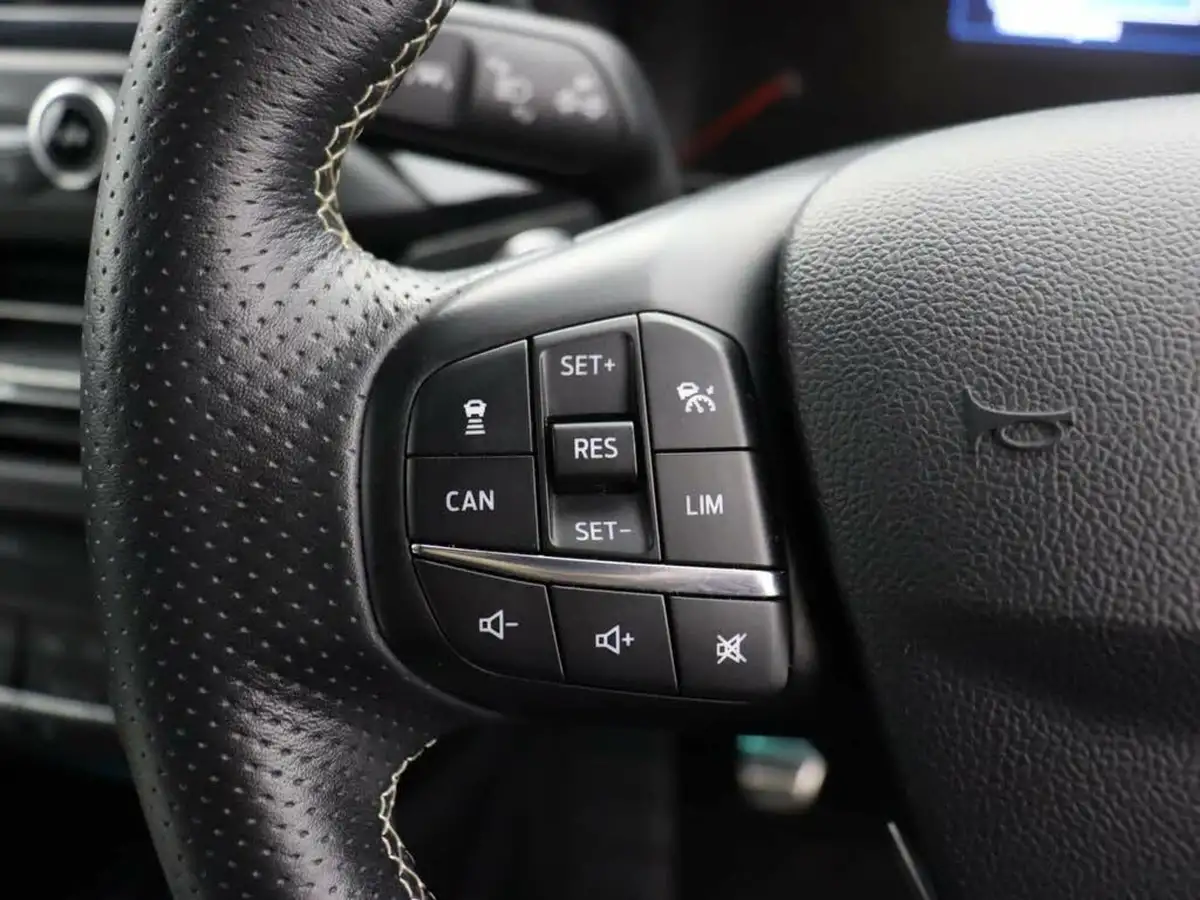2020-ford-focus-20-st-hatchback-big-23