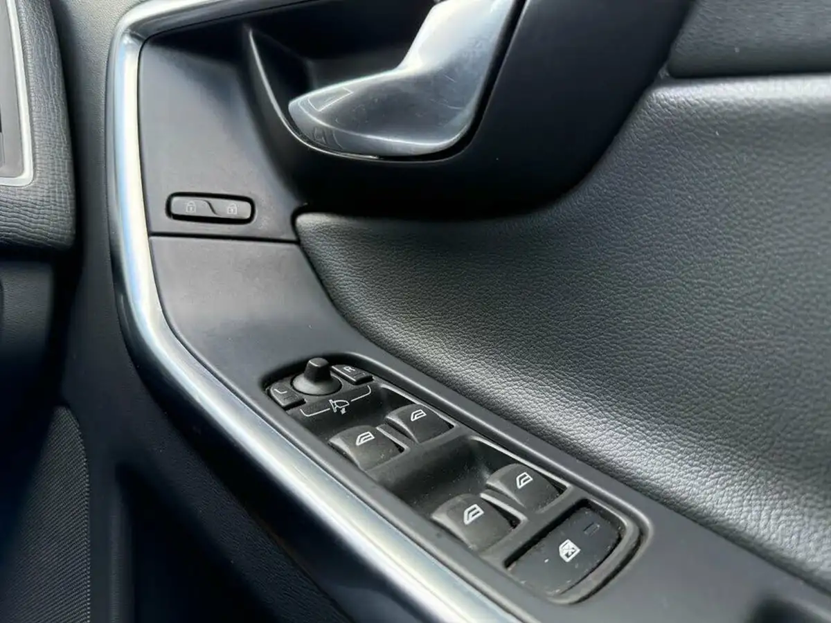 2016-volvo-xc60-20td-d4-se-lux-nav-geartronic-big-13