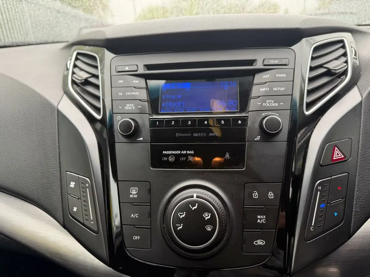 2013-hyundai-i40-17td-active-115ps-estate-5d-big-19