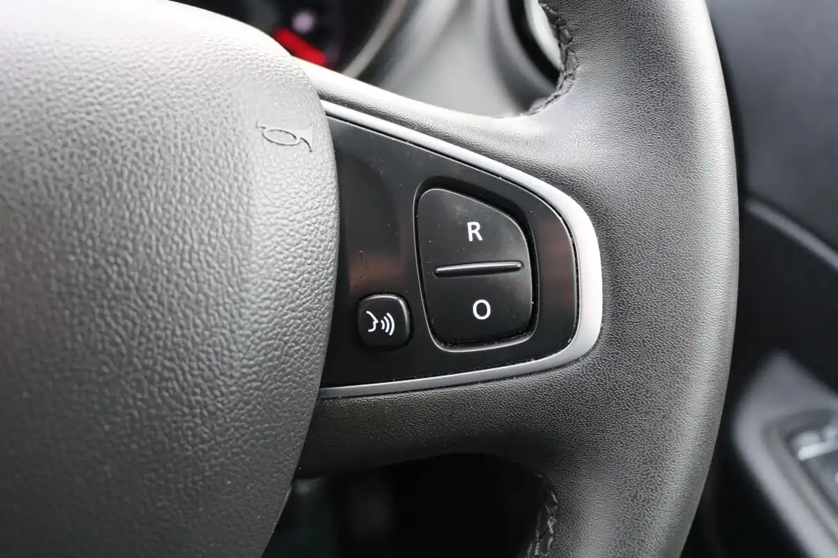 2019-renault-captur-15dci-iconic-90bhp-energy-ss-edc-auto-big-30