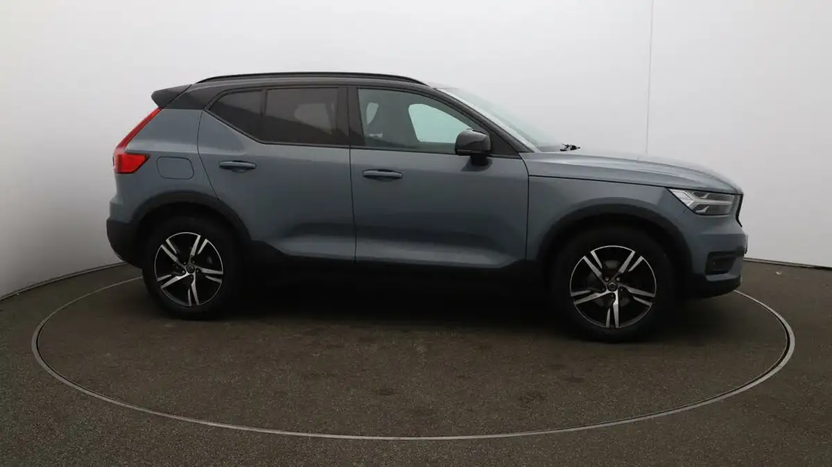 2020-volvo-xc40-15-t3-r-design-big-39
