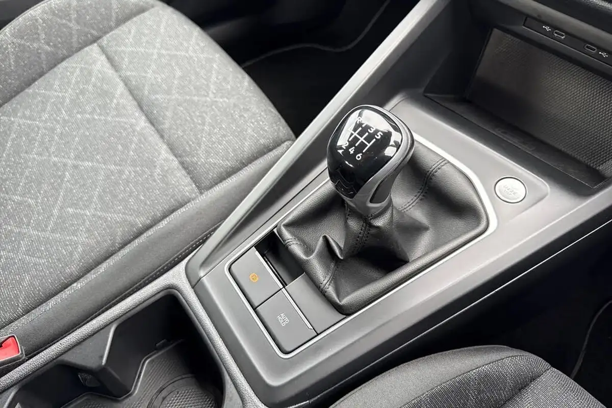 2021-volkswagen-golf-10-tsi-life-hatchback-big-21