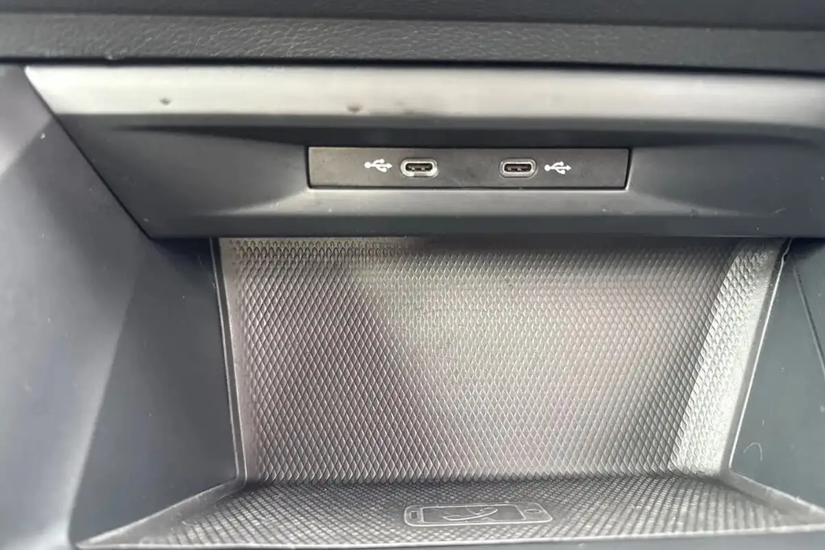 2021-volkswagen-golf-10-tsi-life-hatchback-big-49