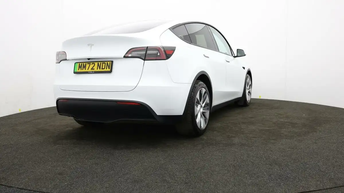 2022-tesla-model-y-e-rwd-big-77
