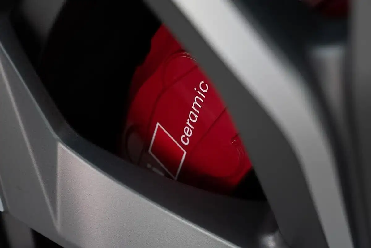 2020-audi-rs-q8-40-tfsi-carbon-black-big-36