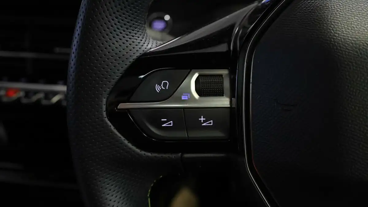 2021-peugeot-208-e-gt-premium-big-21