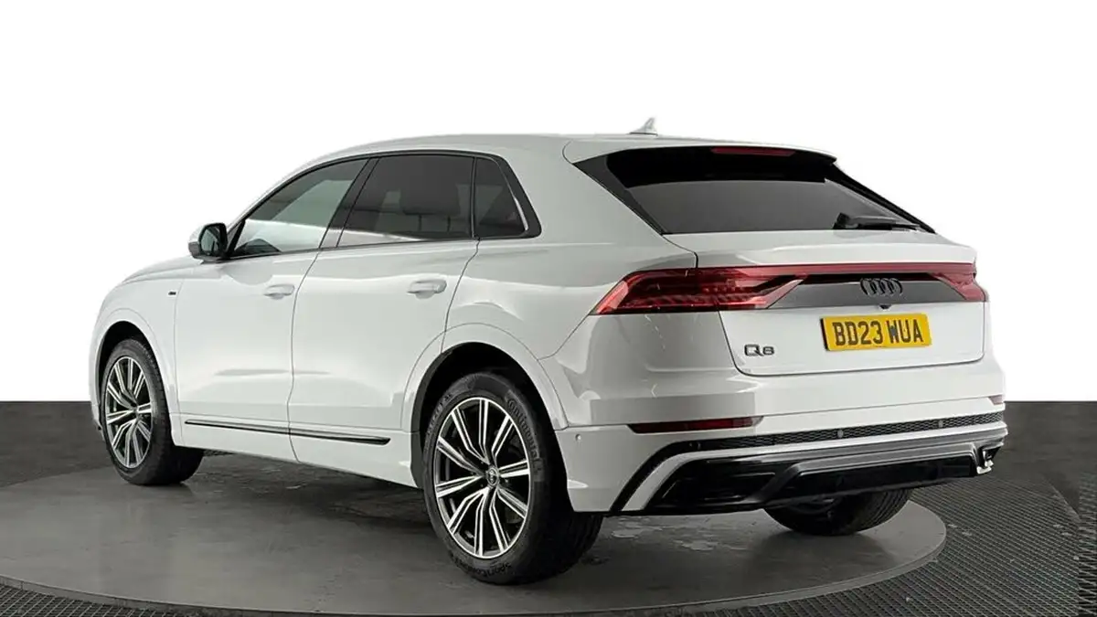2023-audi-q8-30-55-tfsi-s-line-big-5
