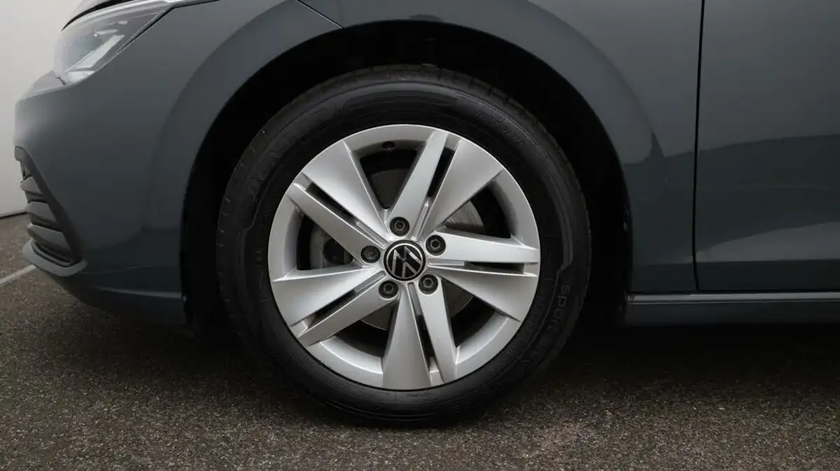2023-volkswagen-golf-10-tsi-life-hatchback-big-18