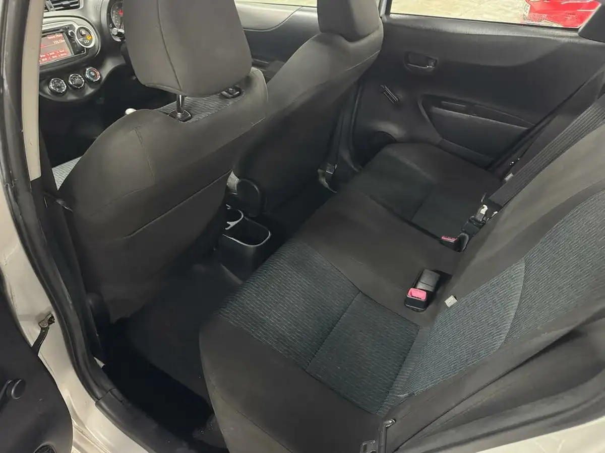 2012-toyota-yaris-133-tr-vvt-i-5d-big-40