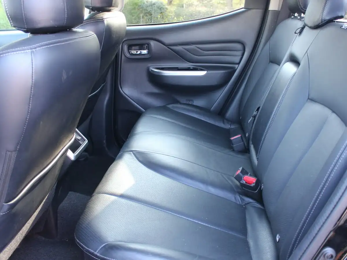 2020-mitsubishi-l200-22di-d-barbarian-auto-big-22