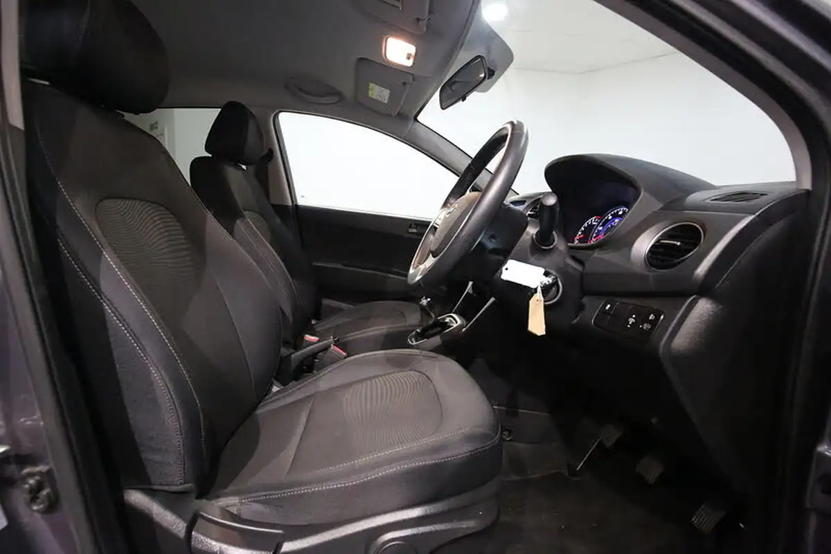 2019-hyundai-i10-10-play-big-15