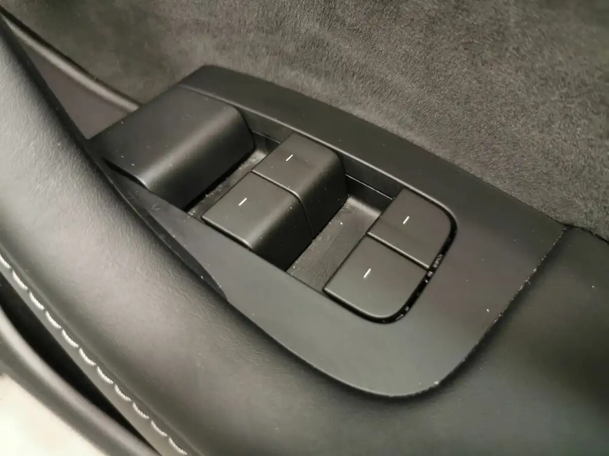 2023-tesla-model-y-e-rwd-big-16