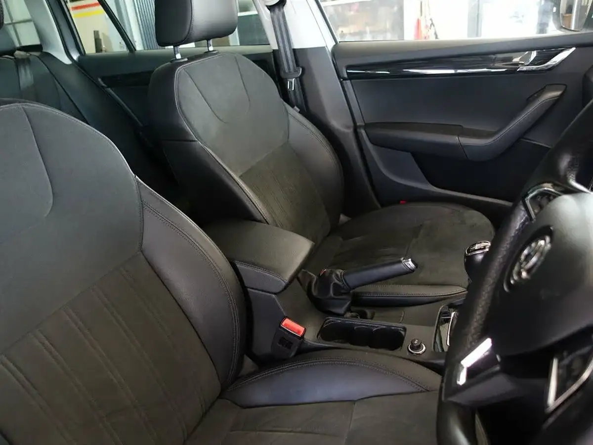 2019-skoda-octavia-16tdi-se-l-estate-big-12