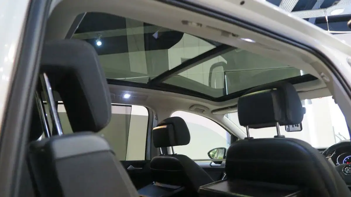 2017-volkswagen-touran-12-tsi-se-big-39