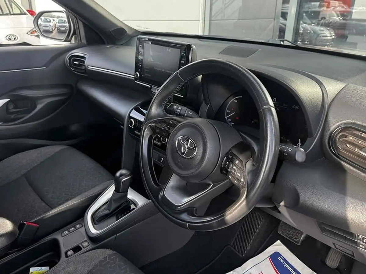 2022-toyota-yaris-15-vvt-i-design-panoramic-roof-big-11