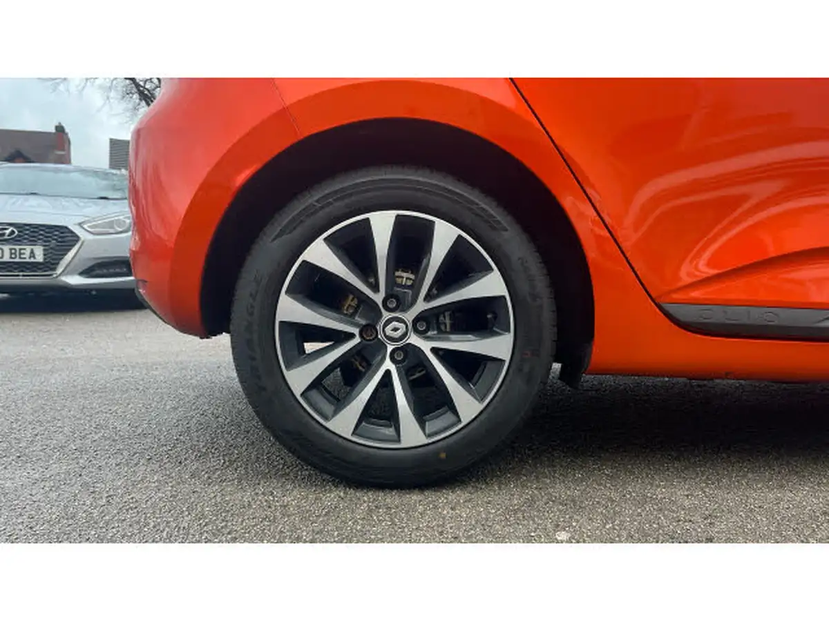 2021-renault-clio-10-tce-iconic-90ps-big-6