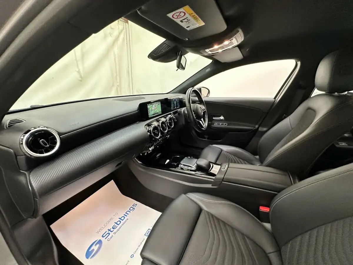 2021-mercedes-benz-a-class-13-a180-se-7g-dct-big-26